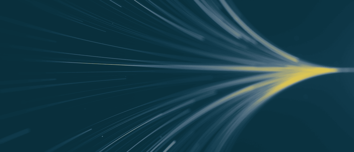 Digitales Bild von Lichtstrahlen, Streifenlinien mit gelben und weißen Licht, Geschwindigkeit und Bewegungsunschärfe auf petrolfarbenen Hintergrund
